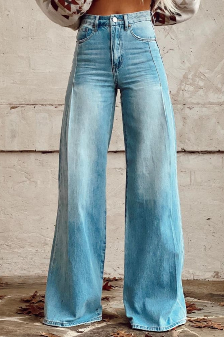 Estela - Loose-Fit Design Jeans